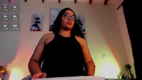 Snapshot of rosyejones chatting on 09.17.25 rosyejones online show from 09.17.25