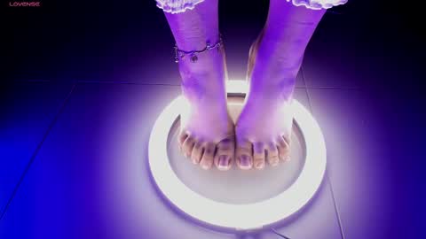 Snapshot of rosyejones chatting on 09.19.25 rosyejones online show from 09.19.25