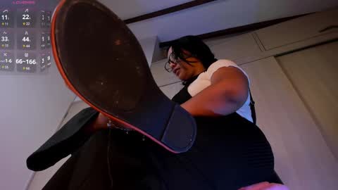 Snapshot of rosyejones chatting on 09.27.25 rosyejones online show from 09.27.25