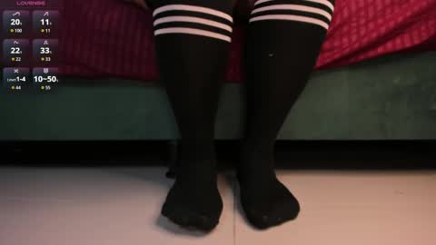 Snapshot of rosyejones chatting on 10.02.25 rosyejones online show from 10.02.25