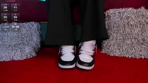 Snapshot of rosyejones chatting on 10.07.25 rosyejones online show from 10.07.25