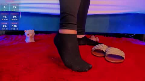 Snapshot of rosyejones chatting on 10.25.25 rosyejones online show from 10.25.25