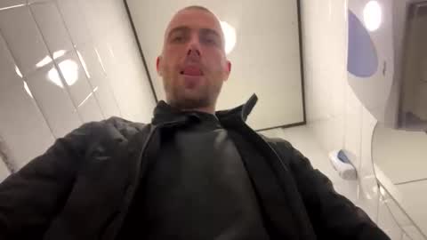 Snapshot of rotteei1 chatting on 10.16.25 rotteei1 online show from 10.16.25