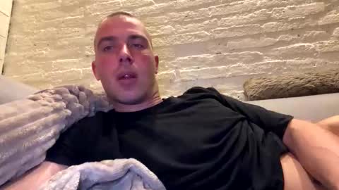 Snapshot of rotteei1 chatting on 10.18.25 rotteei1 online show from 10.18.25