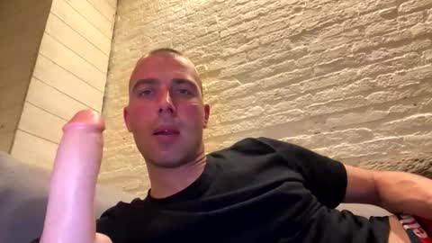 Snapshot of rotteei1 chatting on 10.19.25 rotteei1 online show from 10.19.25