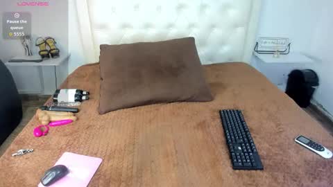 Snapshot of rouse_sexy_hotxx77 chatting on 10.22.25 rouse_sexy_hotxx77 online show from 10.22.25