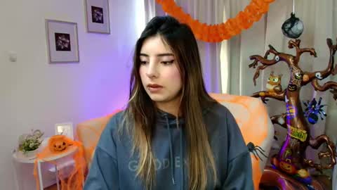 Snapshot of rousee_v chatting on 10.23.25 Rousee online show from 10.23.25