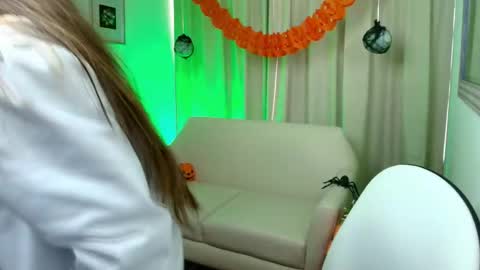 Snapshot of rousee_v chatting on 10.31.25 Rousee online show from 10.31.25