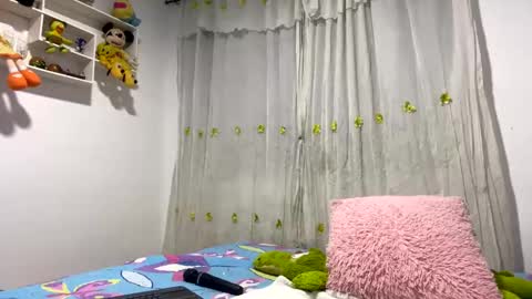 Snapshot of rousemilf4u chatting on 02.04.25 rouse online show from 02.04.25