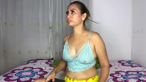 Snapshot of rousemilf4u chatting on 02.28.25 rouse online show from 02.28.25