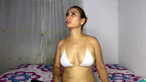 Snapshot of rousemilf4u chatting on 03.05.25 rouse online show from 03.05.25