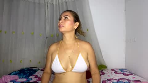 Snapshot of rousemilf4u chatting on 03.12.25 rouse online show from 03.12.25