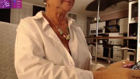 Snapshot of roxana_brooks chatting on 12.04.24 Roxana online show from 12.04.24