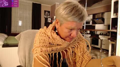 Snapshot of roxana_brooks chatting on 12.13.24 Roxana online show from 12.13.24