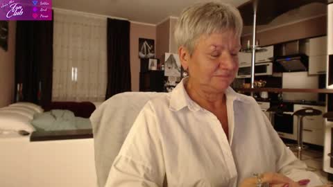 Snapshot of roxana_brooks chatting on 12.15.24 Roxana online show from 12.15.24