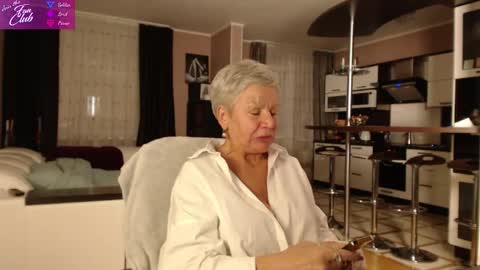 Snapshot of roxana_brooks chatting on 12.15.24 Roxana online show from 12.15.24