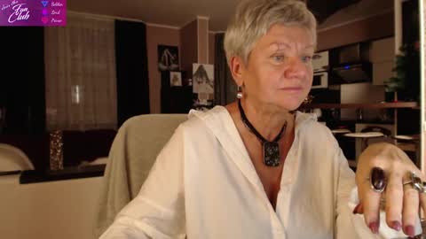 Snapshot of roxana_brooks chatting on 12.17.24 Roxana online show from 12.17.24