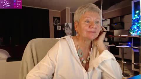 Snapshot of roxana_brooks chatting on 12.18.24 Roxana online show from 12.18.24