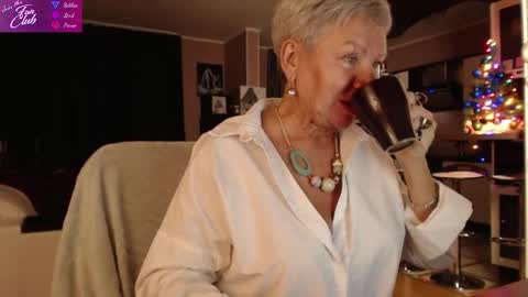 Snapshot of roxana_brooks chatting on 12.18.24 Roxana online show from 12.18.24