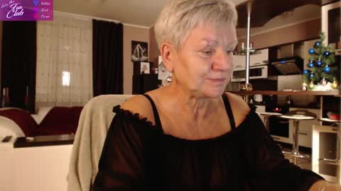 Snapshot of roxana_brooks chatting on 12.19.24 Roxana online show from 12.19.24