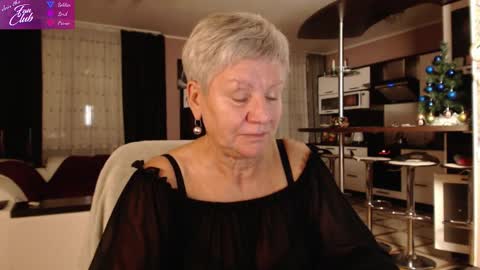 Snapshot of roxana_brooks chatting on 12.19.24 Roxana online show from 12.19.24
