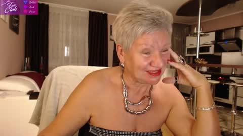 Snapshot of roxana_brooks chatting on 12.27.24 Roxana online show from 12.27.24