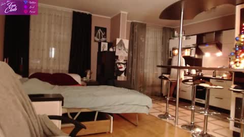 Snapshot of roxana_brooks chatting on 12.28.24 Roxana online show from 12.28.24