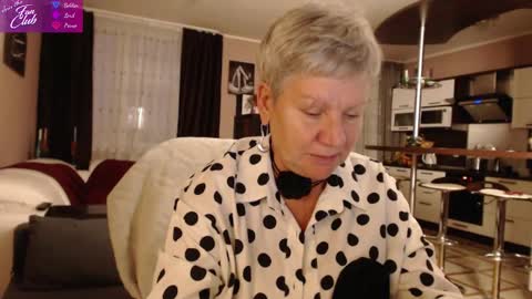 Snapshot of roxana_brooks chatting on 12.29.24 Roxana online show from 12.29.24