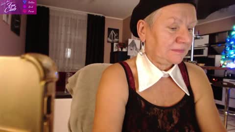 Snapshot of roxana_brooks chatting on 12.30.24 Roxana online show from 12.30.24