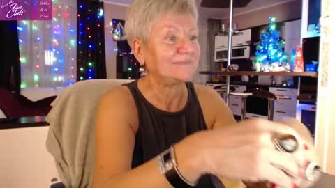 Snapshot of roxana_brooks chatting on 12.31.24 Roxana online show from 12.31.24