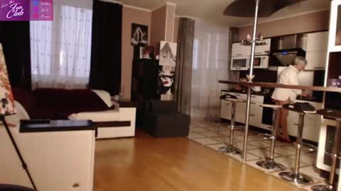 Snapshot of roxana_brooks chatting on 01.16.25 Roxana online show from 01.16.25