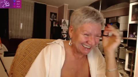 Snapshot of roxana_brooks chatting on 01.16.25 Roxana online show from 01.16.25