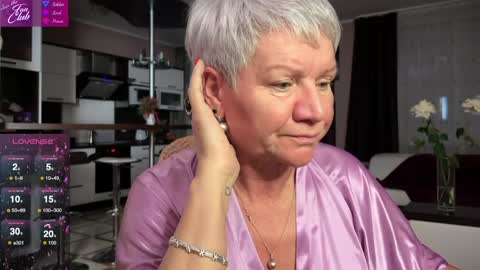 Snapshot of roxana_brooks chatting on 01.28.25 Roxana online show from 01.28.25