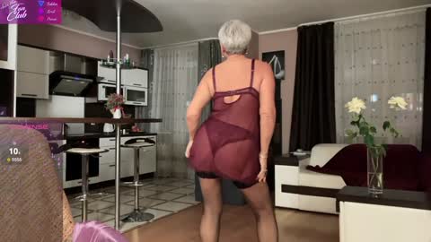 Snapshot of roxana_brooks chatting on 01.28.25 Roxana online show from 01.28.25