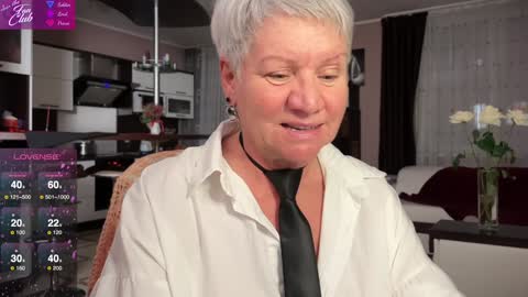 Snapshot of roxana_brooks chatting on 01.29.25 Roxana online show from 01.29.25