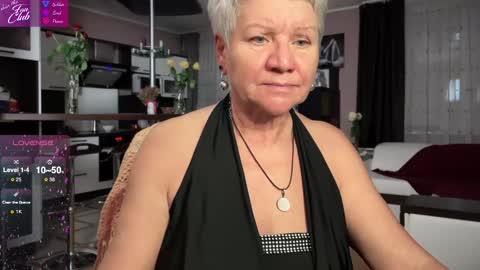 Snapshot of roxana_brooks chatting on 02.10.25 Roxana online show from 02.10.25