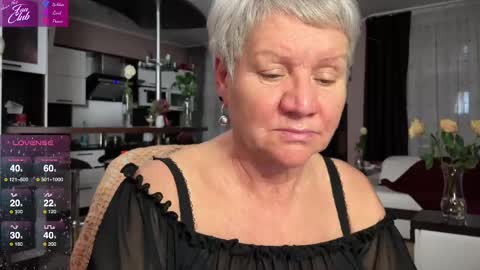 Snapshot of roxana_brooks chatting on 02.11.25 Roxana online show from 02.11.25