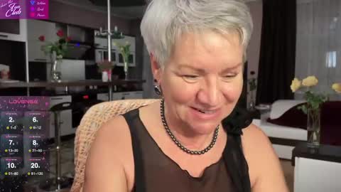 Snapshot of roxana_brooks chatting on 02.13.25 Roxana online show from 02.13.25