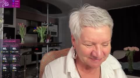 Snapshot of roxana_brooks chatting on 03.11.25 Roxana online show from 03.11.25