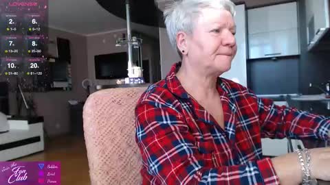 Snapshot of roxana_brooks chatting on 09.26.25 Roxana online show from 09.26.25