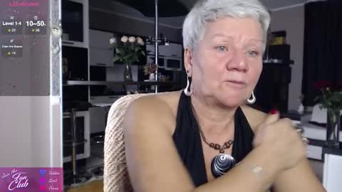 Snapshot of roxana_brooks chatting on 10.02.25 Roxana online show from 10.02.25