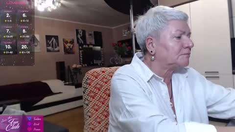 Snapshot of roxana_brooks chatting on 10.08.25 Roxana online show from 10.08.25