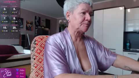 Snapshot of roxana_brooks chatting on 10.14.25 Roxana online show from 10.14.25