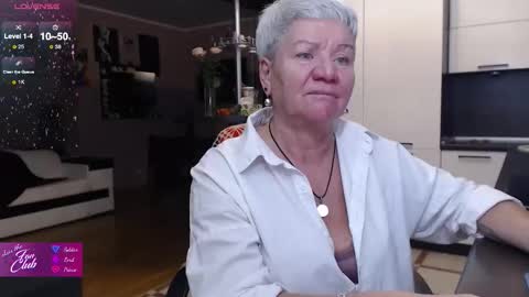 Snapshot of roxana_brooks chatting on 10.14.25 Roxana online show from 10.14.25