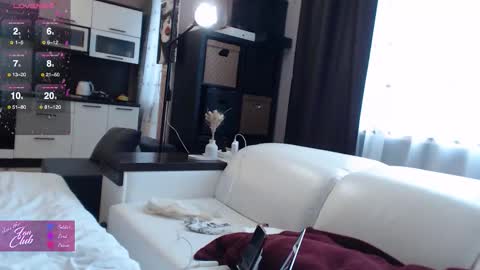 Snapshot of roxana_brooks chatting on 10.15.25 Roxana online show from 10.15.25