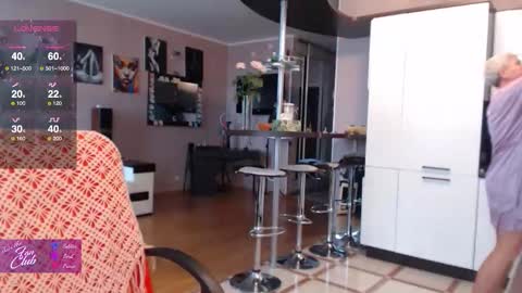 Snapshot of roxana_brooks chatting on 10.16.25 Roxana online show from 10.16.25