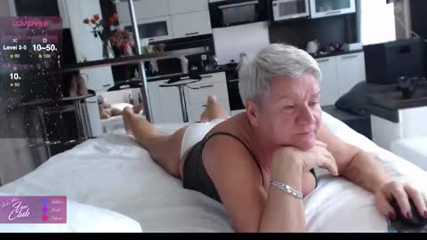 Snapshot of roxana_brooks chatting on 10.24.25 Roxana online show from 10.24.25