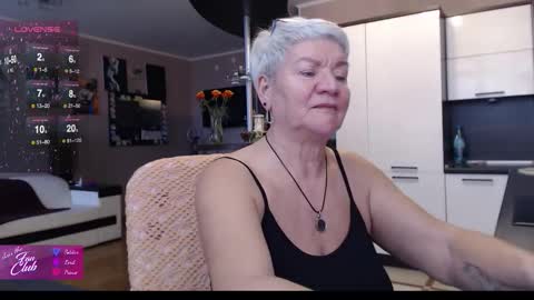 Snapshot of roxana_brooks chatting on 10.25.25 Roxana online show from 10.25.25