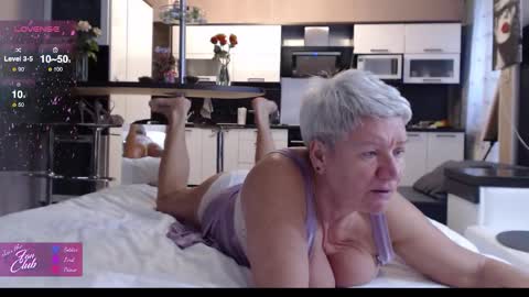 Snapshot of roxana_brooks chatting on 10.26.25 Roxana online show from 10.26.25