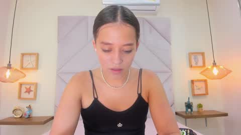 Snapshot of roxana_mill chatting on 10.05.25 Roxana online show from 10.05.25